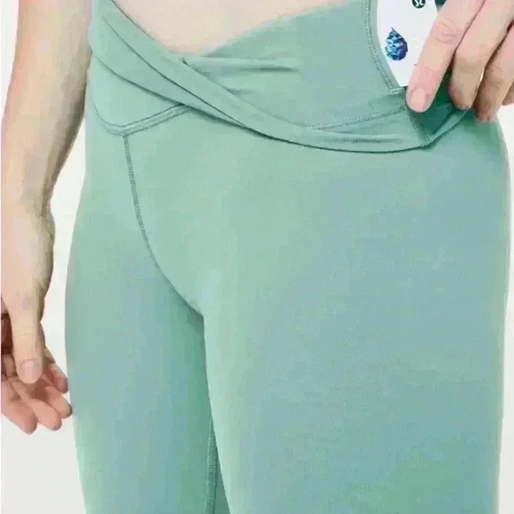 Lululemon  Wunder Under Hi-Rise Tight *28"
Frosted Pine - Picture 2 of 8